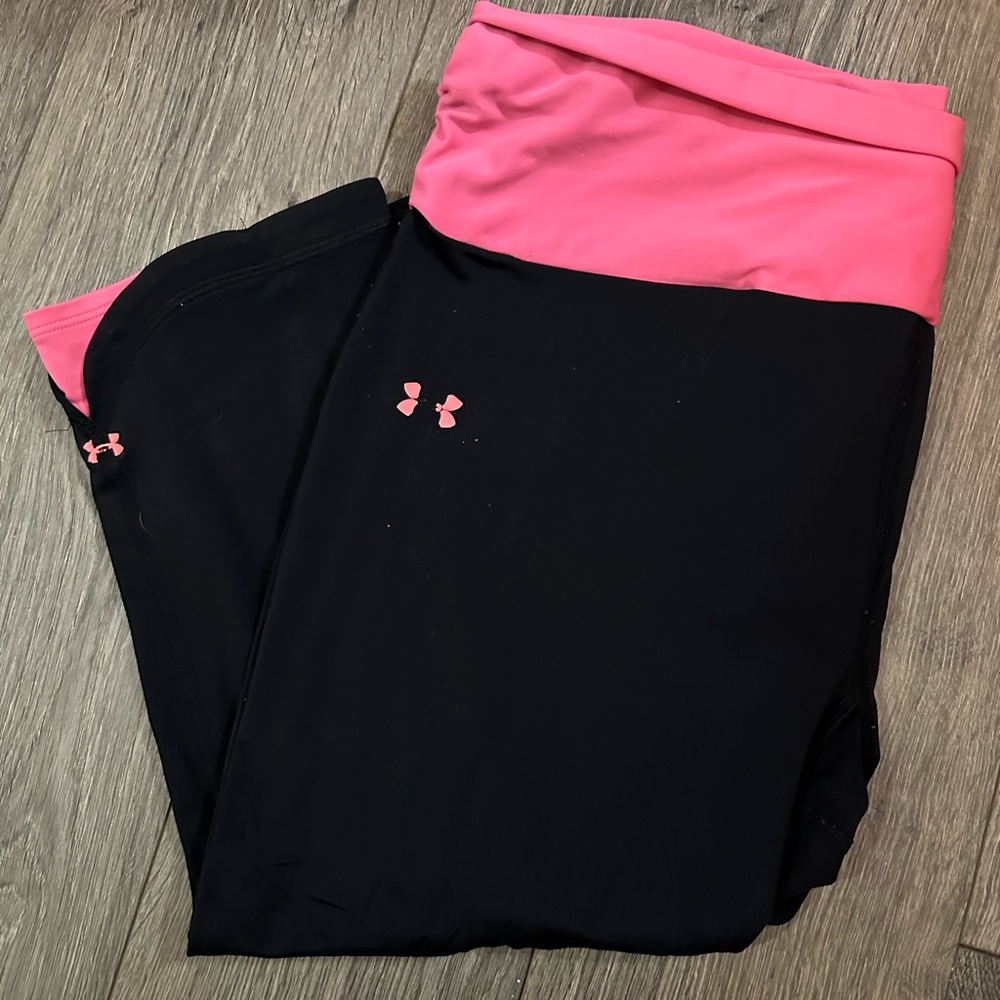 Under Armour dry fit knee cropped leggings. Size large. - Picture 2 of 3